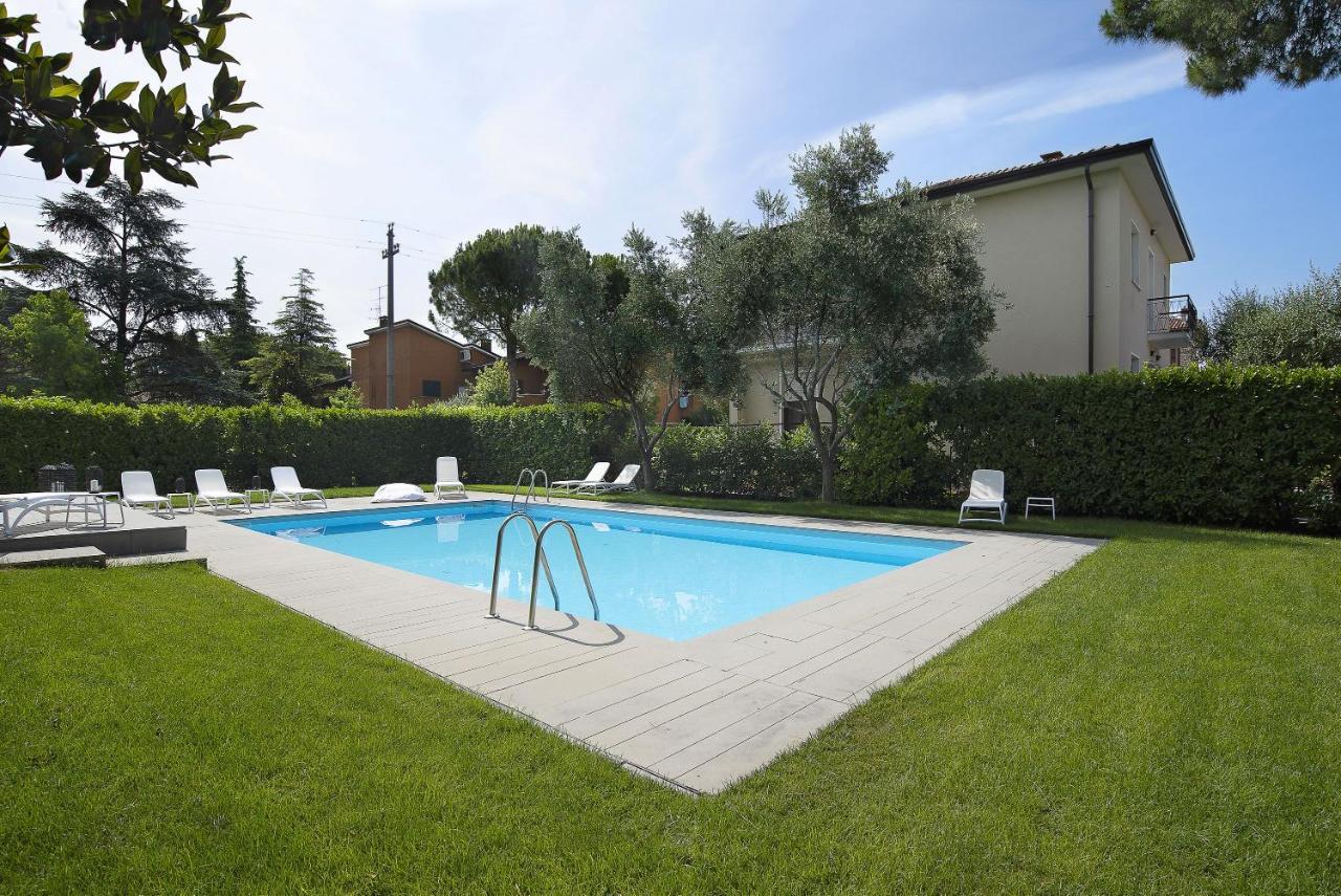 Apartmán Baseventuno 4 Bilocale Sirmione Exteriér fotografie